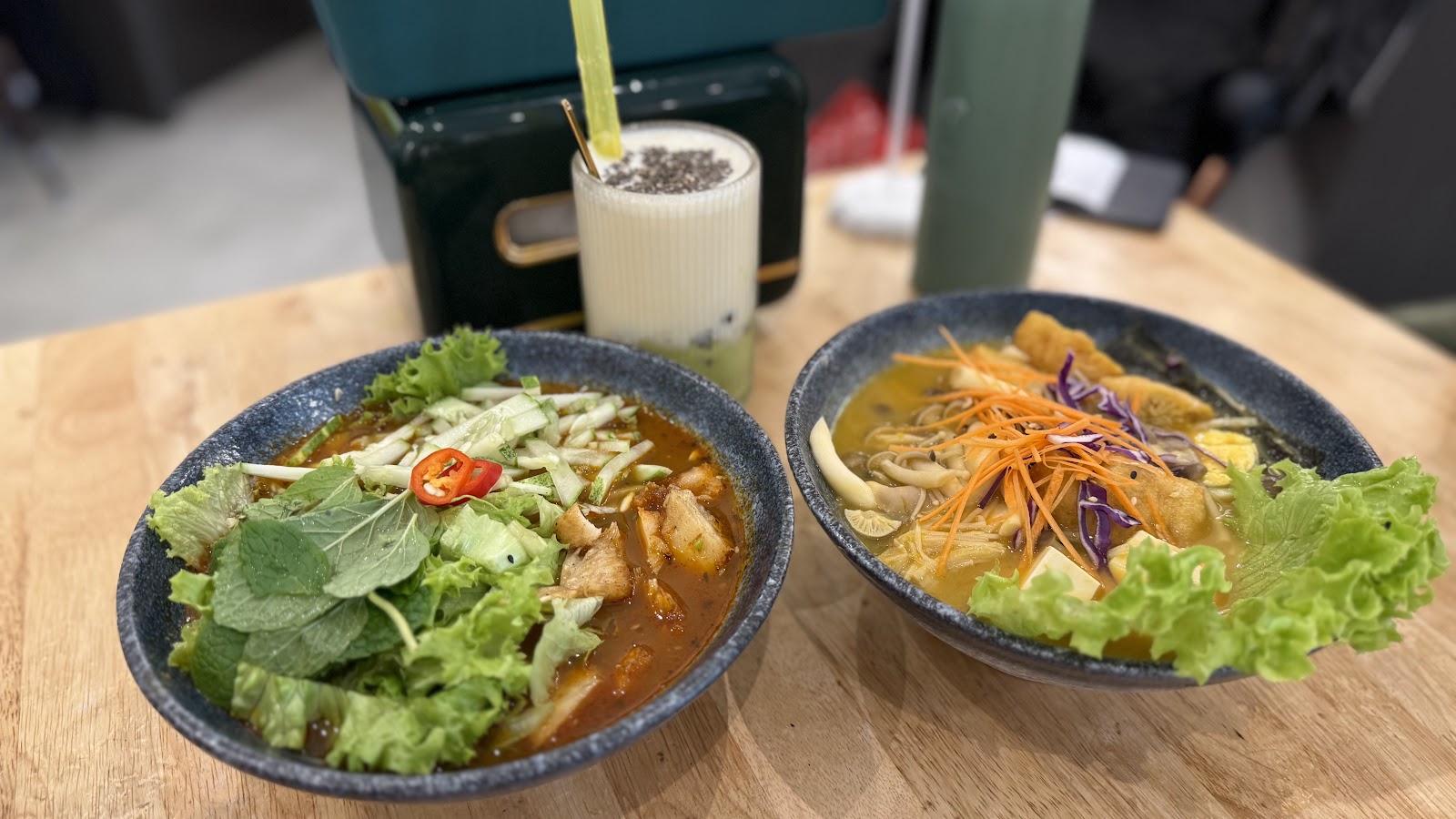 Hakka Lei Cha Brown Rice Vermicelli (with Soup) 擂茶糙米粉